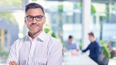 Software Lösungen für Unternehmen Mitarbeiter nutzen Software Lösungen von ibo im Unternehmen